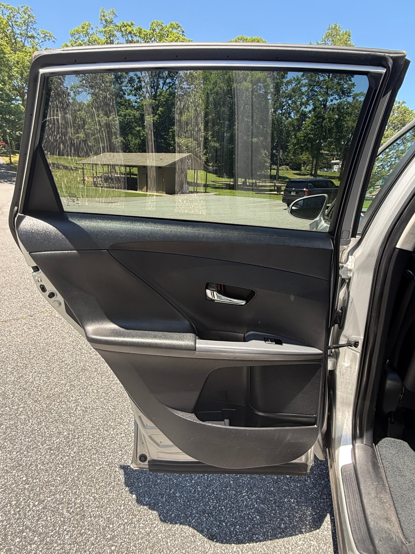 Rear door panel