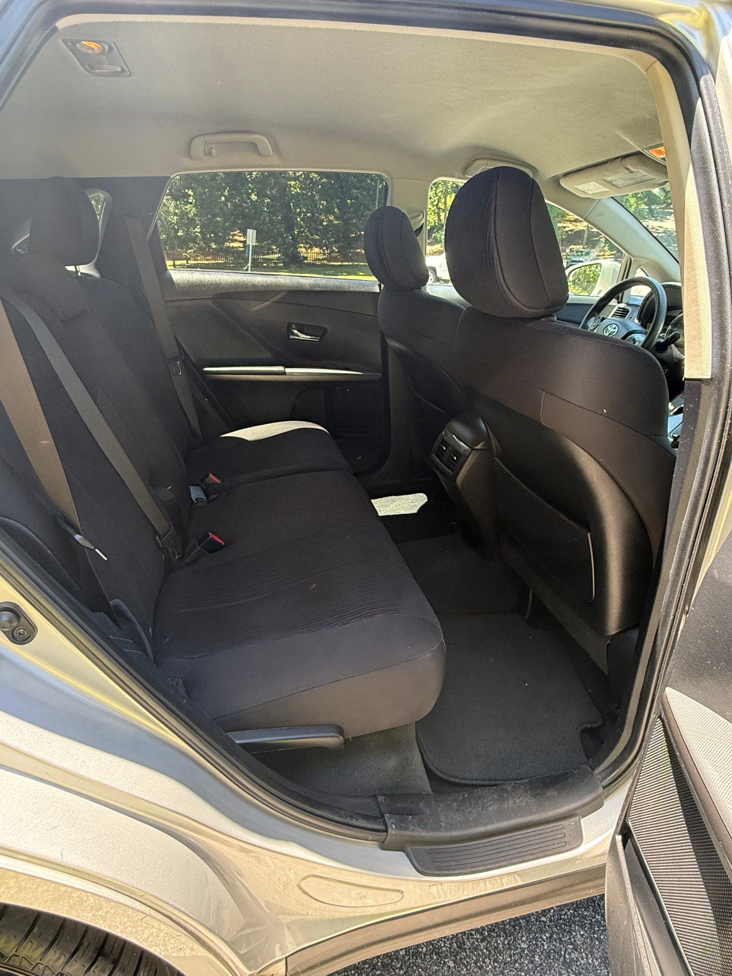 Rear seats from passenger side